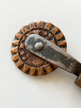 Load image into Gallery viewer, Jagging wheel