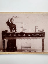 Load image into Gallery viewer, Woman with trained birds
